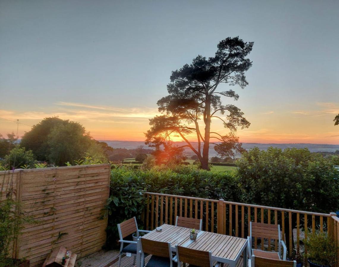 Minutes From Lyme Regis Self-Catering Suite With Stunning Countryside Views & Double Bath 阿克斯明斯特 外观 照片